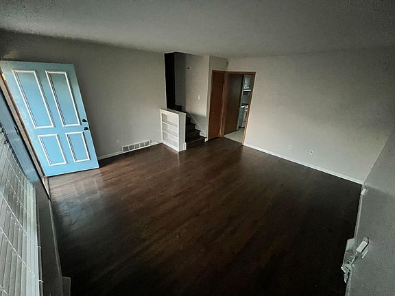 3rd image of 8440 Robinson St