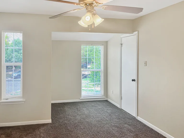 1811 Woodsman Dr — Photo 9