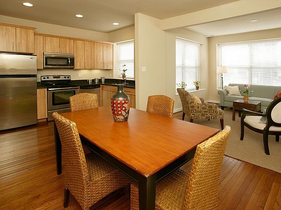 2nd image of 5621-5631 Pershing Ave #12
