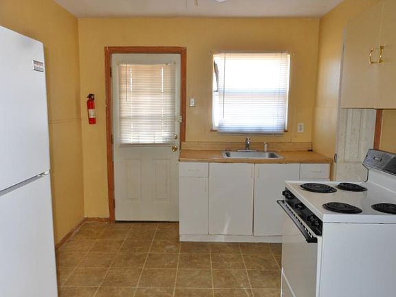 4th image of 2805 Herbert St