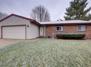 1513 Country Lake Dr, Champaign, IL