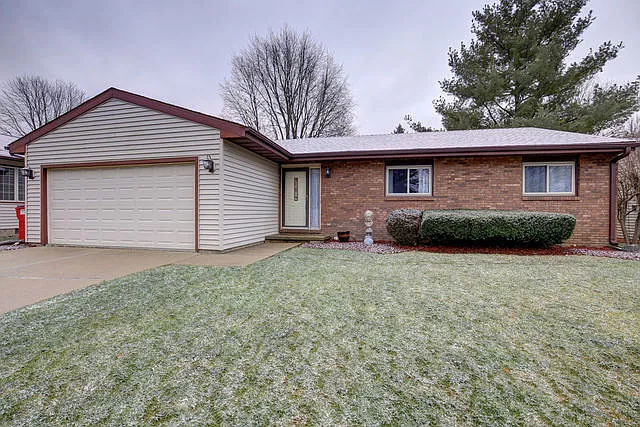 1513 Country Lake Dr photo 1