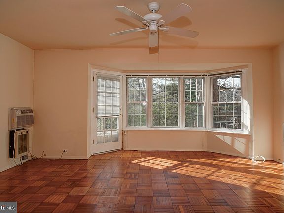 3rd image of 3213 Valley Dr