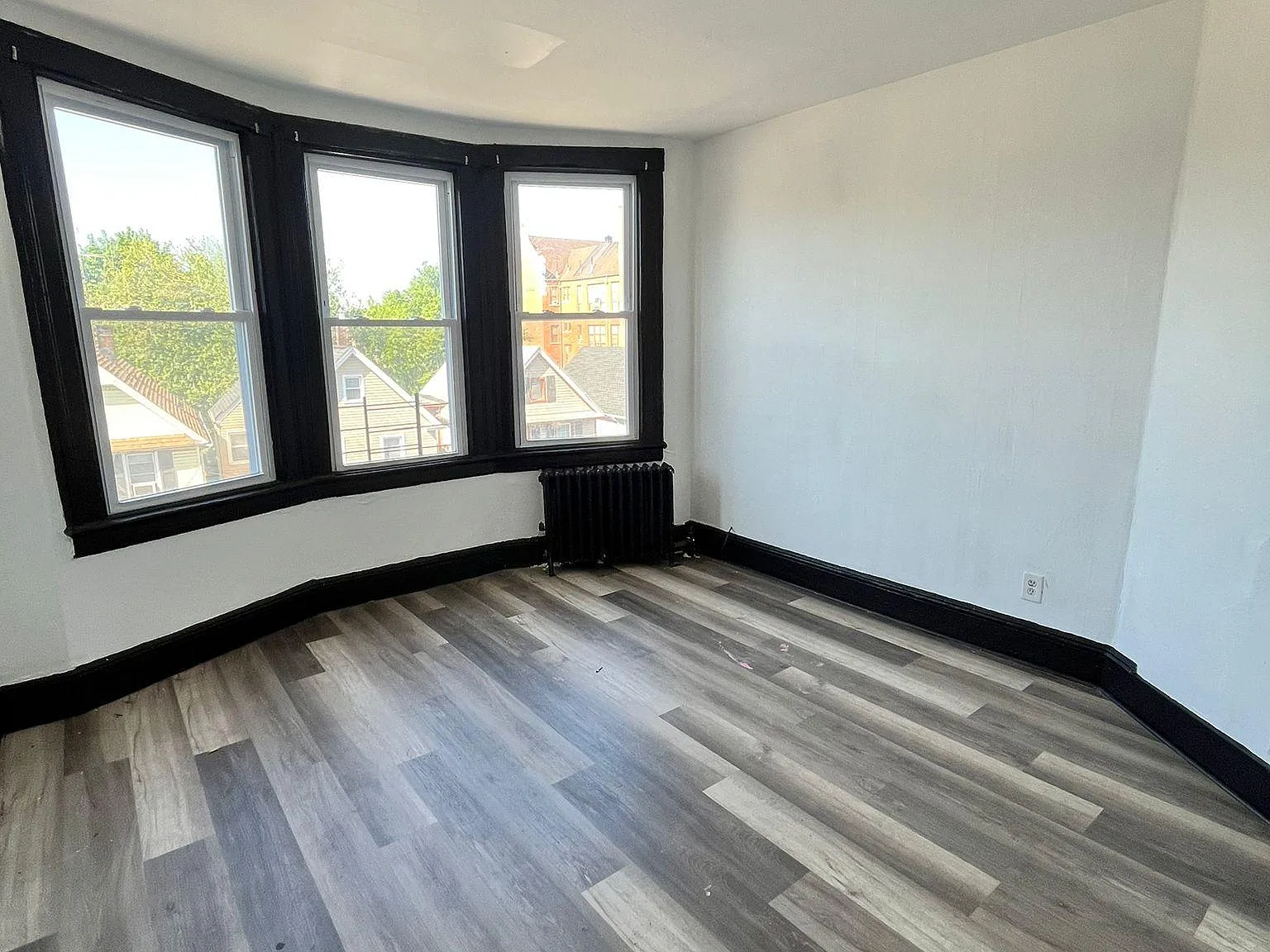 2 bed, 800 sqft, $2,000 — Photo 3