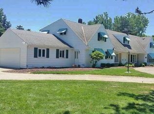 6027 Overlook Dr, Erie, PA 16505