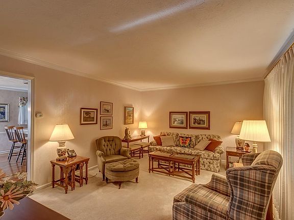 5th image of 304 Courchelle Dr