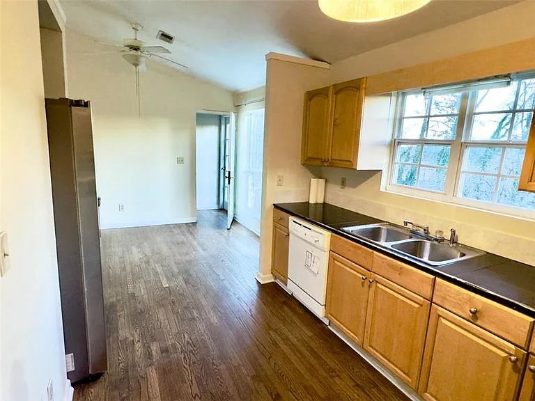 2020 Driftwood Cir — Photo 10
