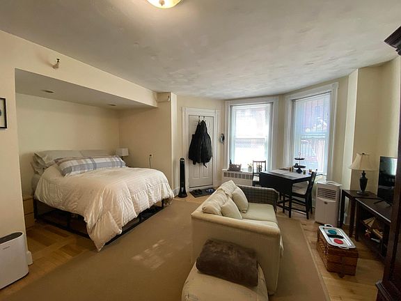 5th image of 300 Marlborough St APT 2