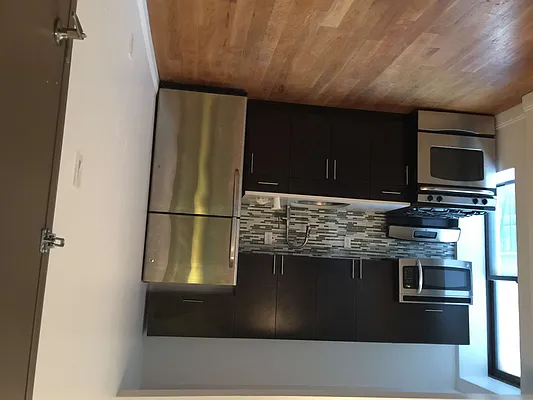 Rented by Niko International Brokerage | media 19