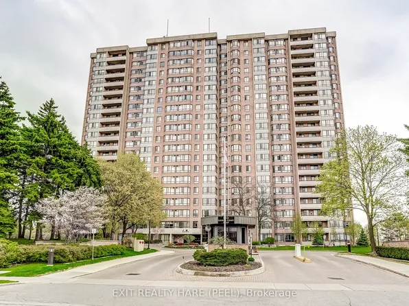 100 County Court Blvd #1206, Brampton, ON L6W 3X1