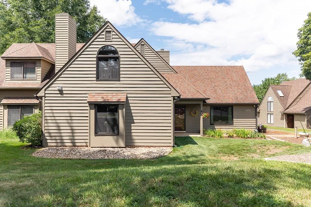 1052 Highlands Dr photo 1