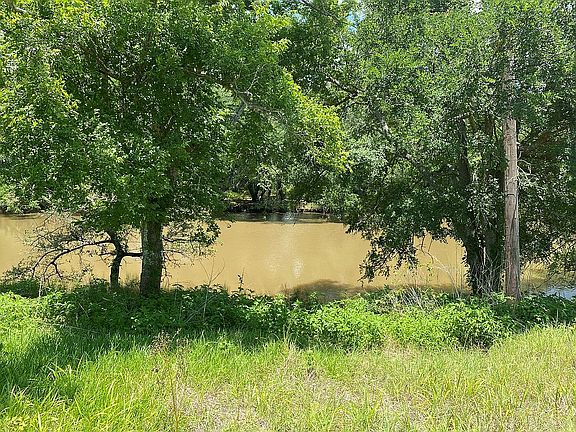 5th image of 132 Pecan Shadows St