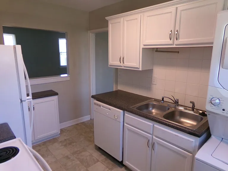 2527 C Miller Park Cir — Photo 9