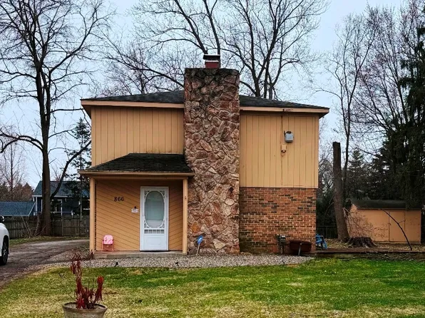 866 Troywood Dr, Troy, MI 48083
