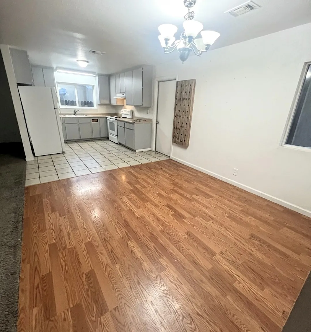 3 bed, 1285 sqft, $2,350 — Photo 2
