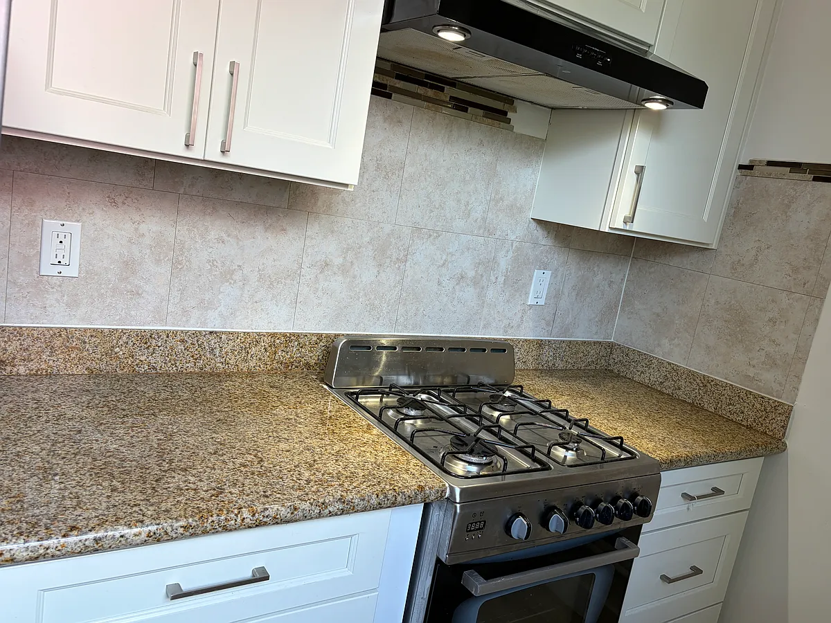 Building Photo - 6401 Fairmont Ave #5