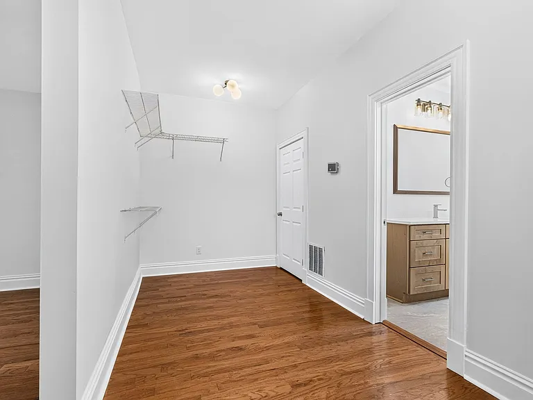 2722 Armand Pl #2F — Photo 36