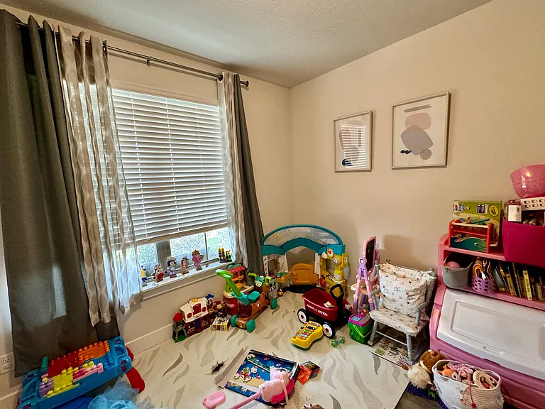 1048 Pheasant Cir — Photo 9
