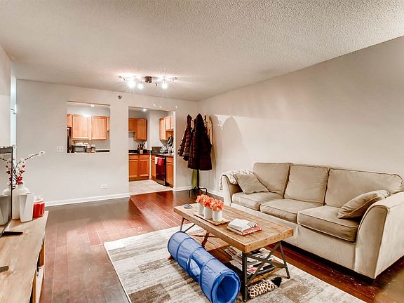1250 N LaSalle Dr 704 Chicago-print-005-3-Living Room-2700x1