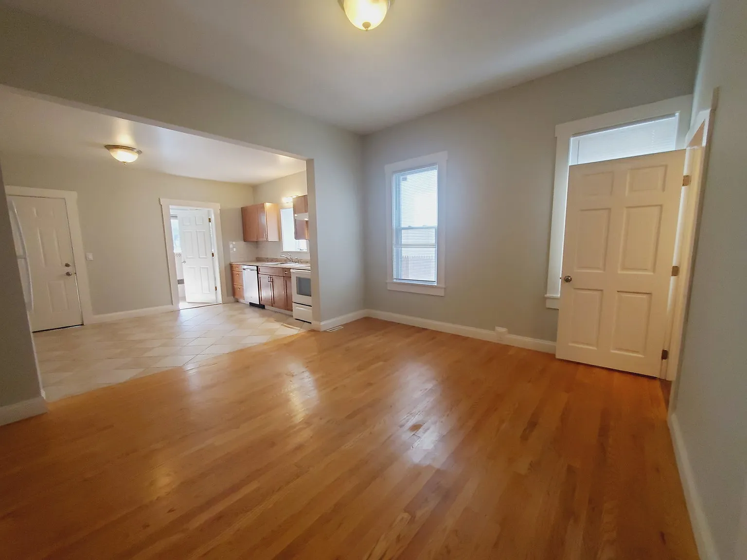 3 bed, 2.0 bath, 1200 sqft, $3,500 — Photo 3