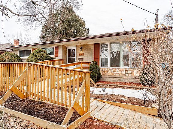 3rd image of 521 Sandbrook Rd