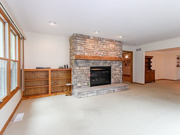 4th image of 15031 Stillwater Dr
