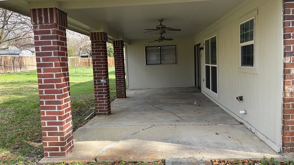 Building Photo - 13248 Bluff View Dr