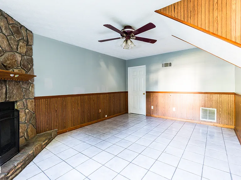 3061 Meadow Wood Ct — Photo 9