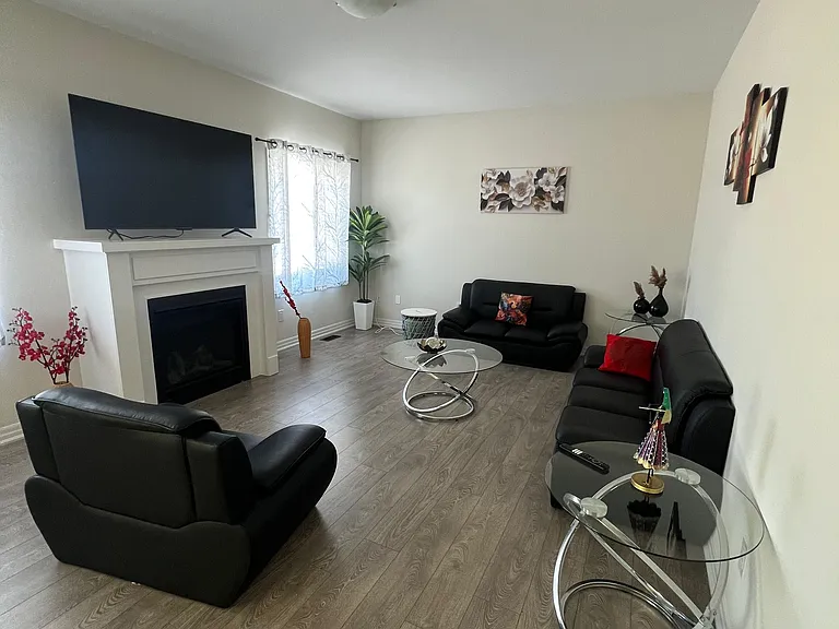 207 Stayner St — Photo 9
