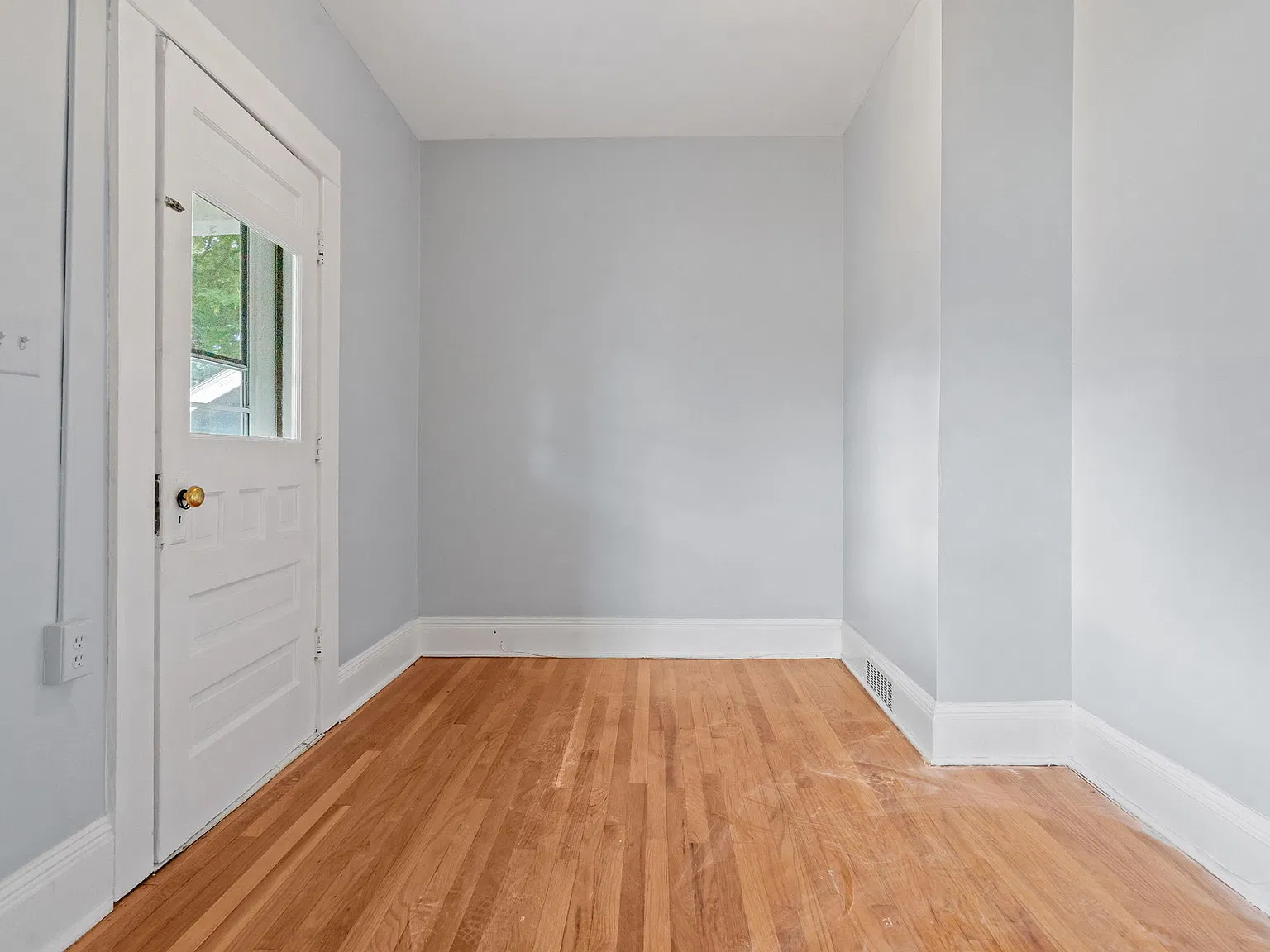 3 bed, $1,600 — Photo 4