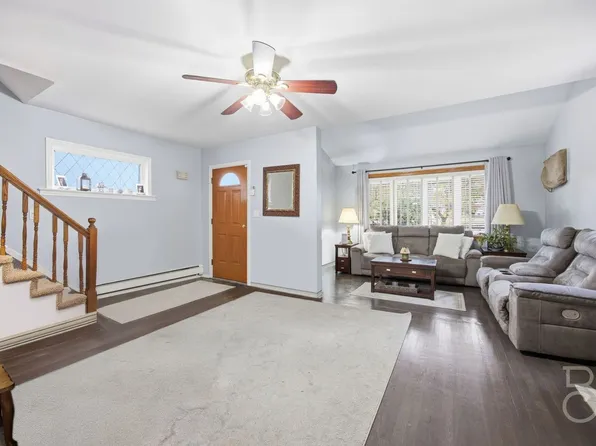 38-22 Clearview Expressway image 4 of 24