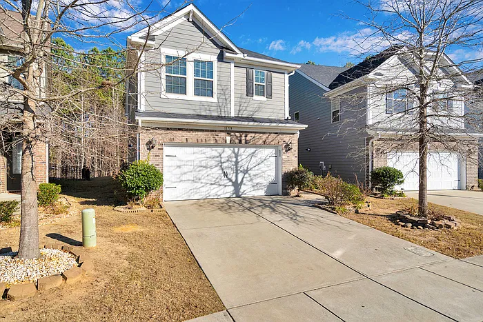 3 bed, 2.5 bath, 2456 sqft, $2,800 — Photo 2