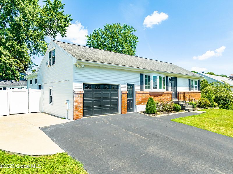 3rd image of 9 Avery Avenue