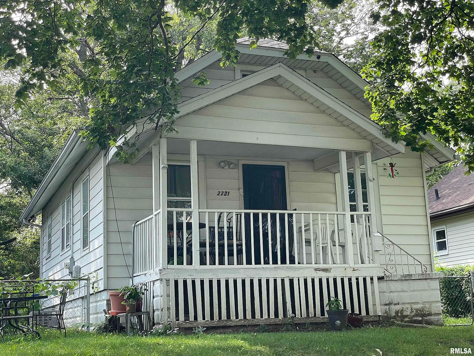 2221 N Ellis St photo 1