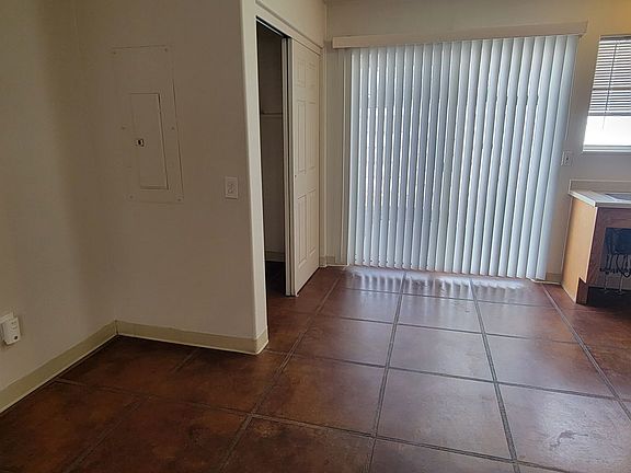 5th image of 2900 Kennedy Ave Unit B
