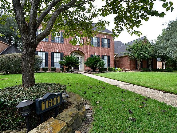 2nd image of 1606 Pebble Chase Dr