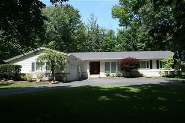 1st image of 750 Oakwood Dr