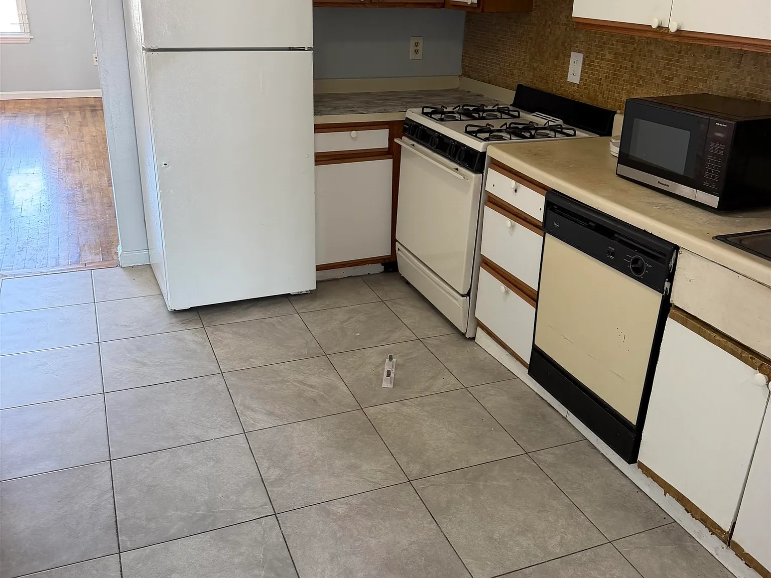 3 bed, 2.0 bath, 2964 sqft, $2,800 — Photo 3