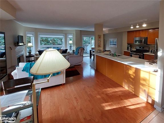 3rd image of 18 Westwind Dr