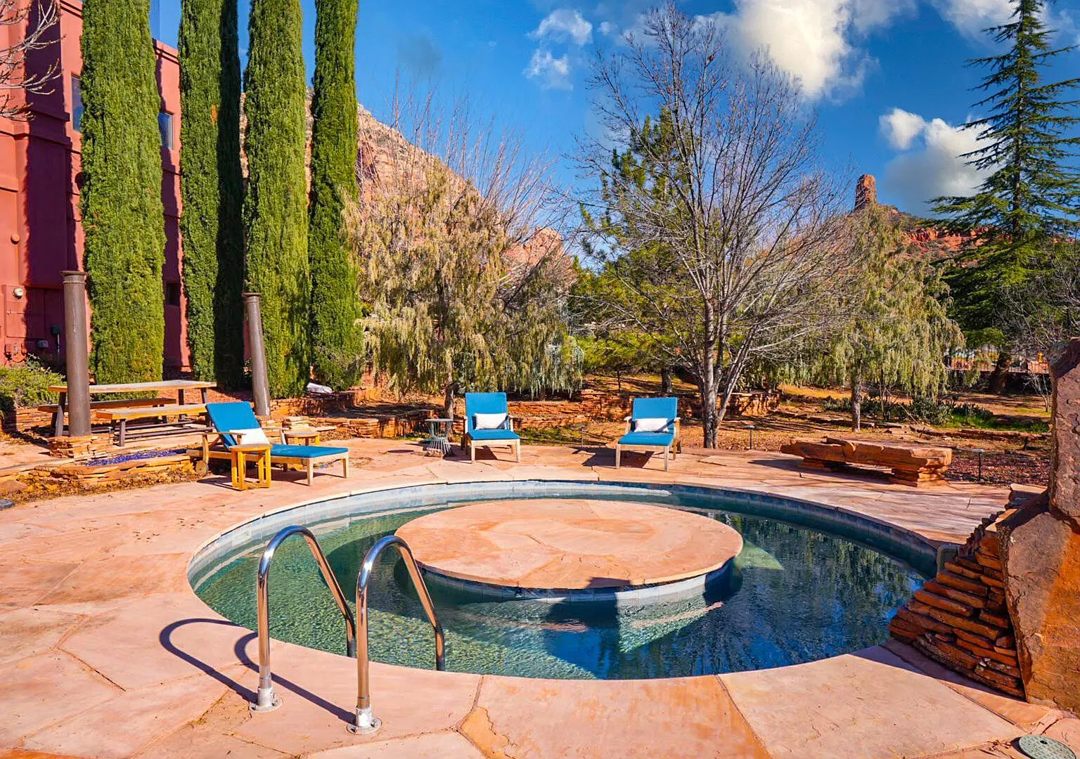 Red Rock Estate Pool Wellness Sleeps 16 — Photo 1