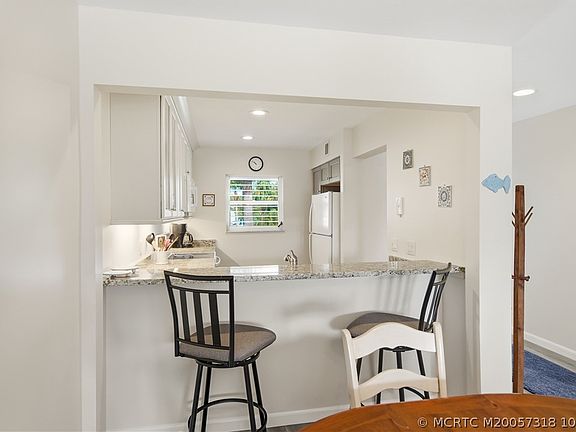 5th image of 1550 NE Ocean Blvd APT B203