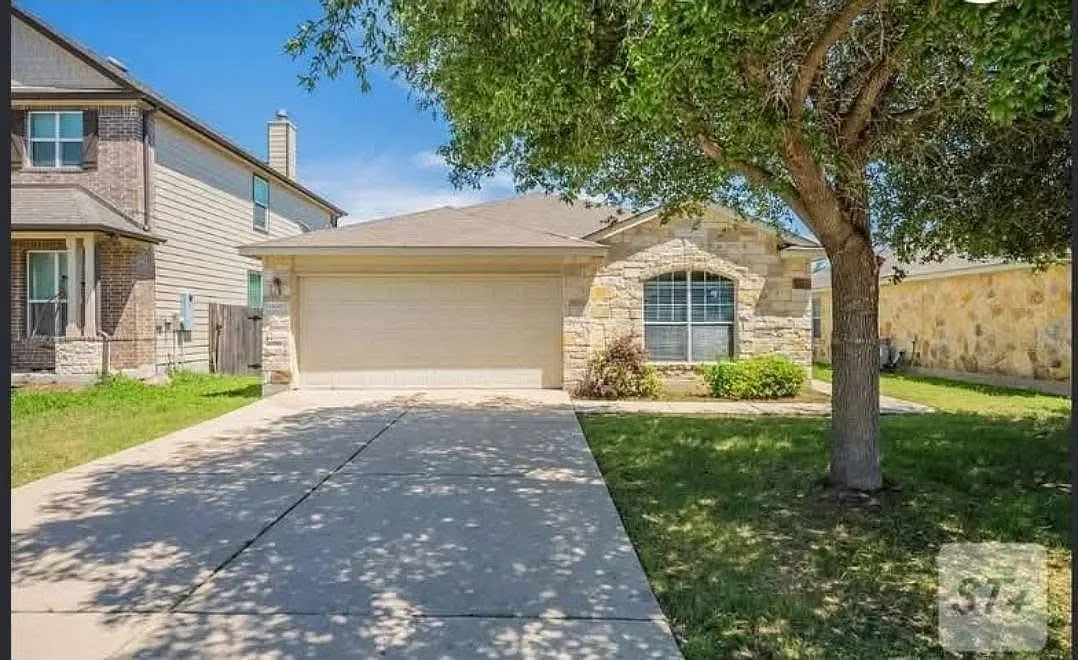 3 bed, 2.0 bath, 1469 sqft, $1,799 — Photo 1