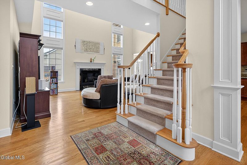 3rd image of 9 Lockwood Place
