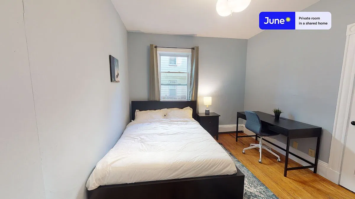 Full bedroom in 4 bed/2 bath home in Allston #421 C — Photo 3