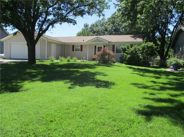 1542 S Elm St, Ottawa, KS 66067