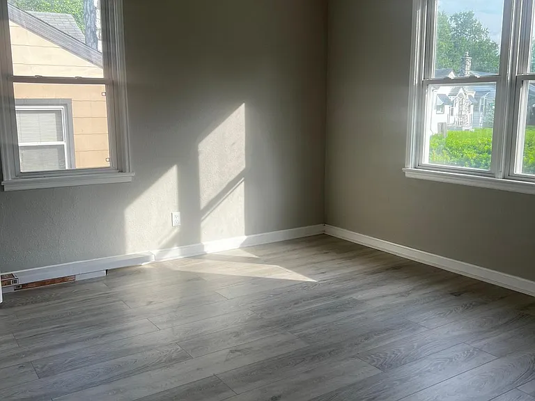 7447 Jenwood Ave — Photo 4