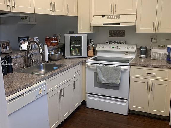 3rd image of 9836 Nob Hill Ln #9836