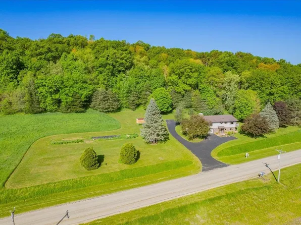 S9217 Slotty Road, Prairie Du Sac, WI 53578