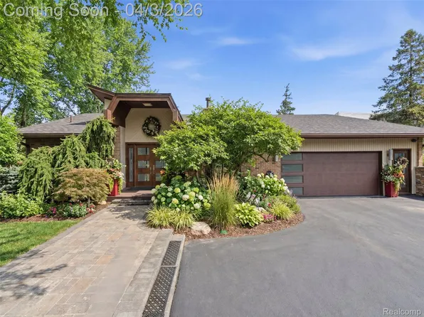 4749 Tara Ct, West Bloomfield, MI 48323