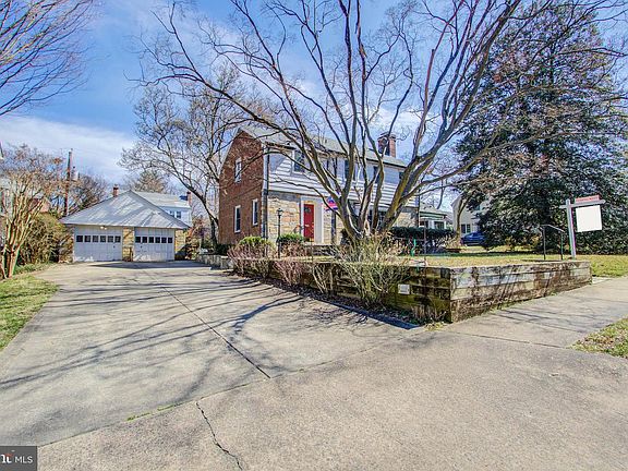 2nd image of 1137 N Ivanhoe St